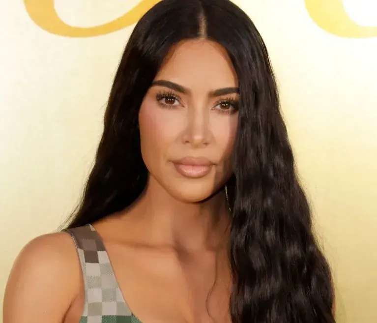 Zaskakujące fryzury Kim Kardashian, które musisz wypróbować w 2024 roku